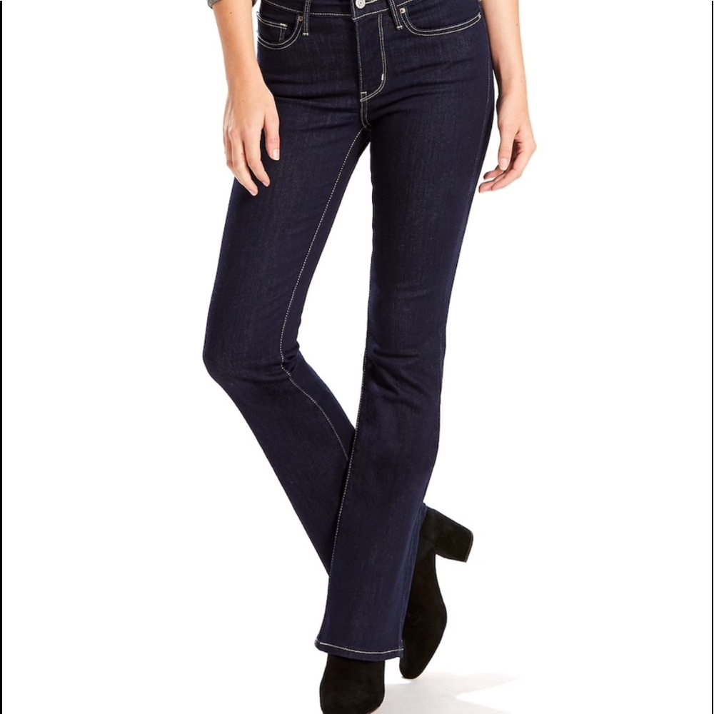 NWT Levi’s slimming bootcut Jeans